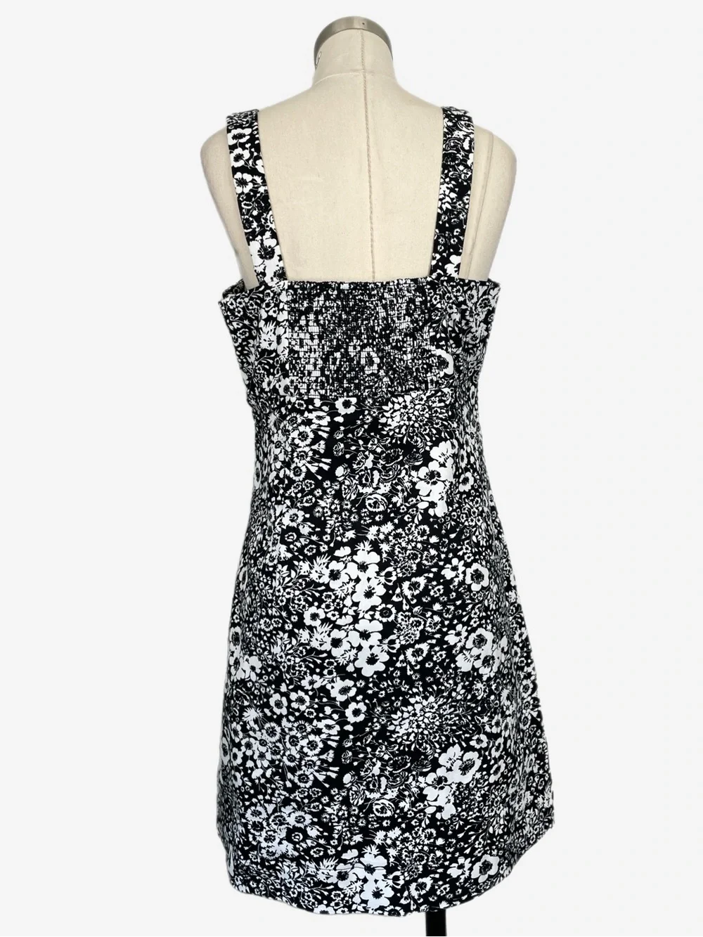 Hyacinth House Black white floral Gaia mini dress stretch preppy neutral M